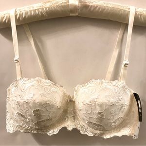 NWT Wacoal Petite Light Padded White Floral Bra Embroidered Lace Ruffle 34 A